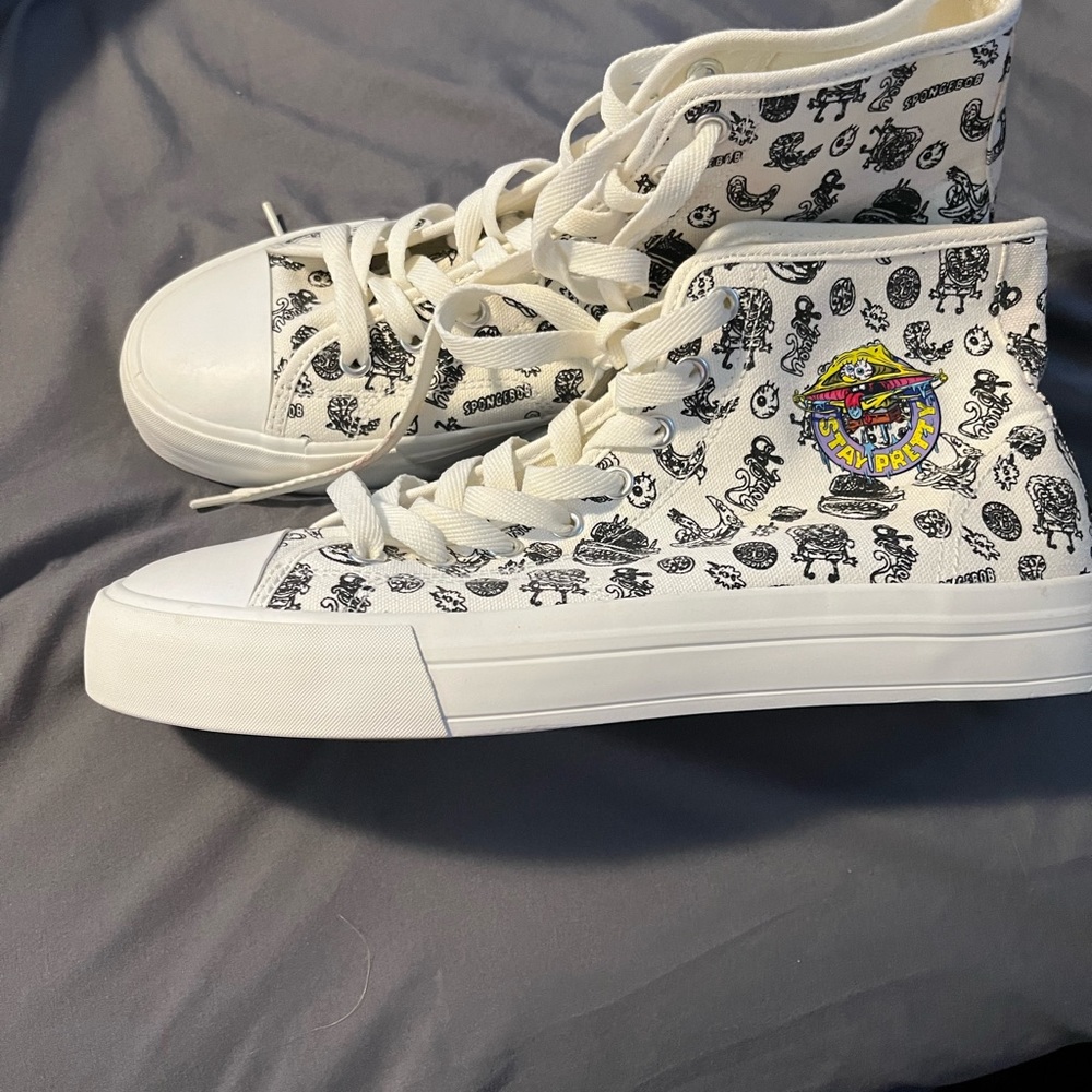 H&M Sponge Bob Canva sneaker woman size 11/man size 9. Brand new without tag